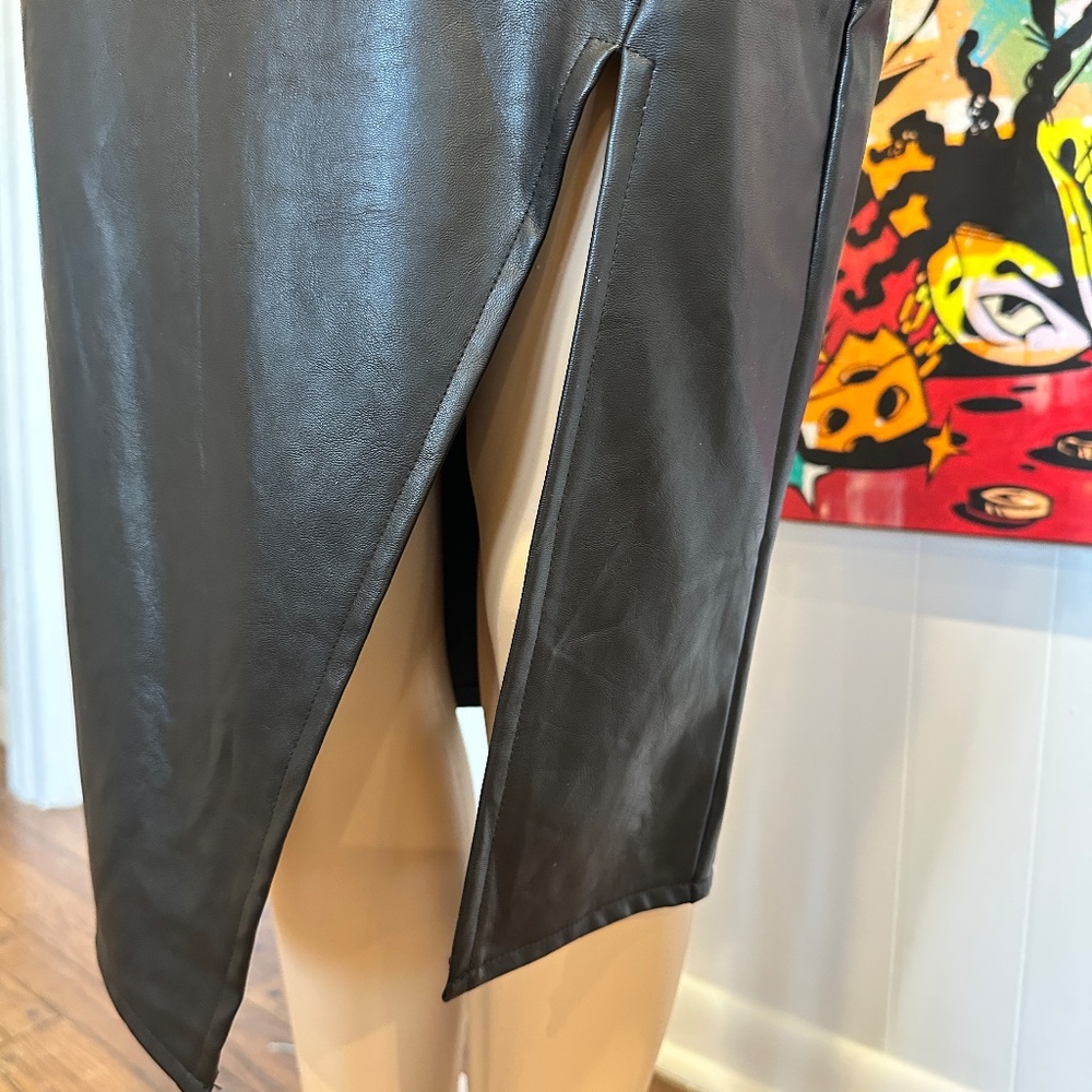 Romeo and Juliet Black Vegan Leather Pencil Skirt with high slit SZ M NWT - Picture 3 of 4